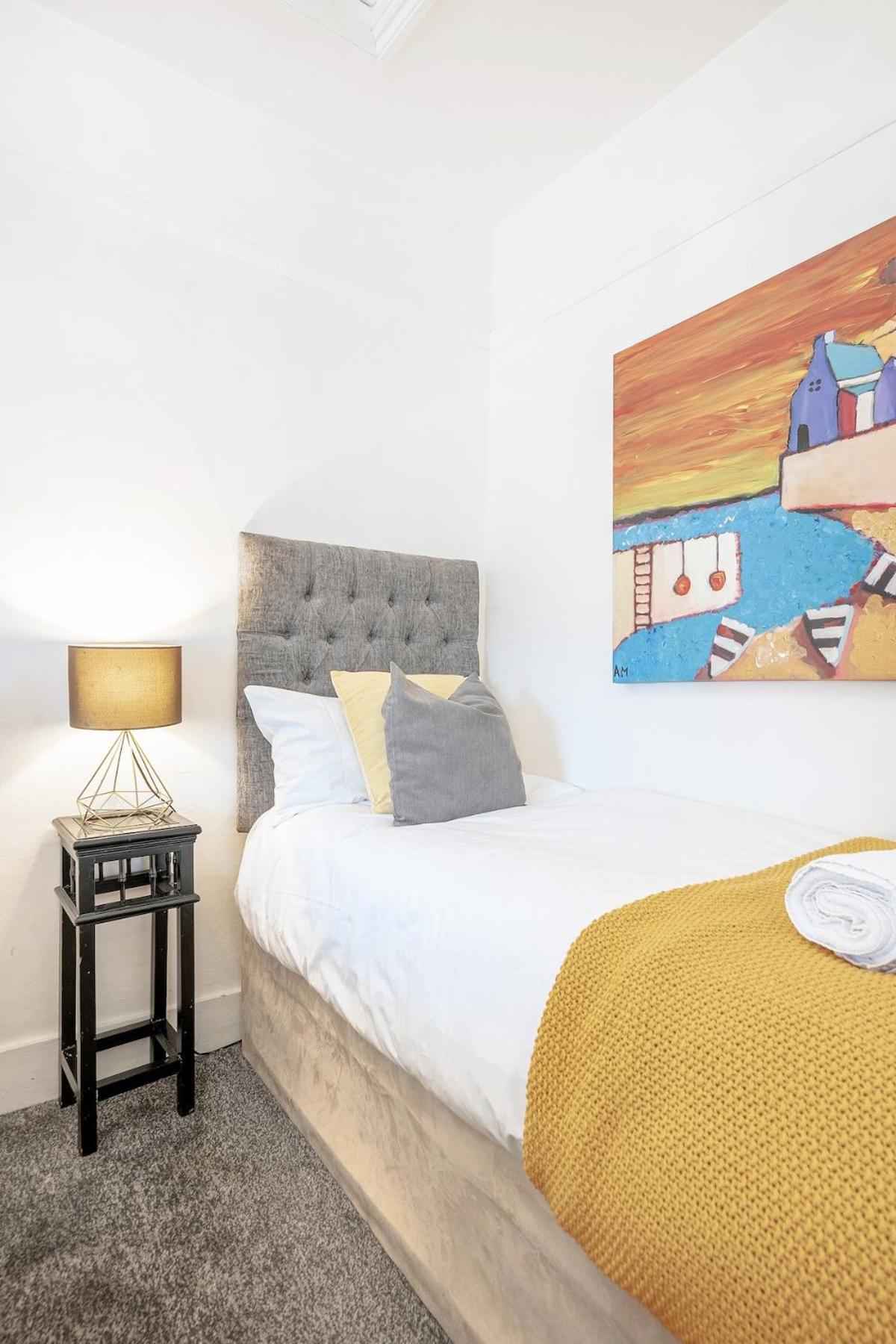 Holiday home New 3 Bed Victorian Dream House Staines-upon-Thames