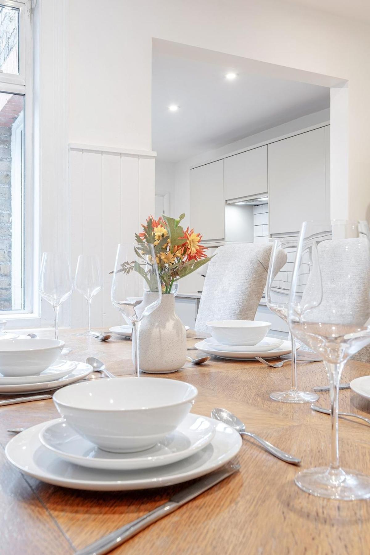 New 3 Bed Victorian Dream House * Staines-upon-Thames