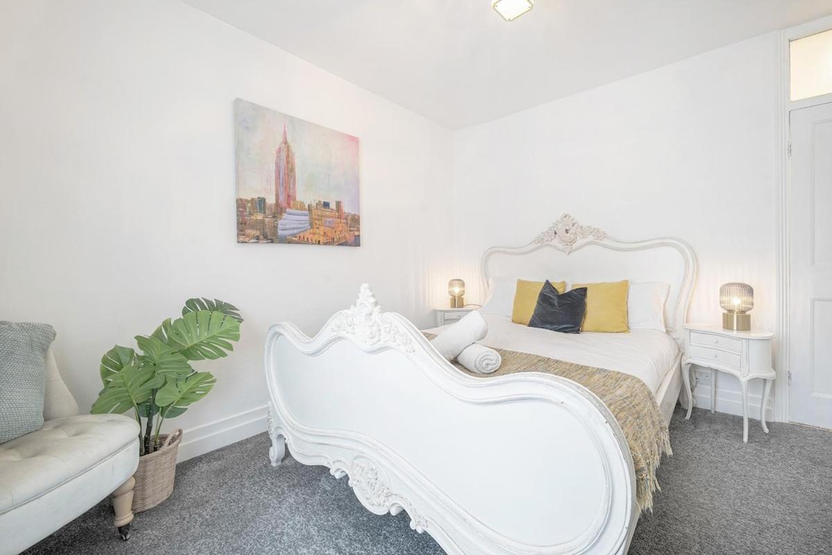 Holiday home New 3 Bed Victorian Dream House *