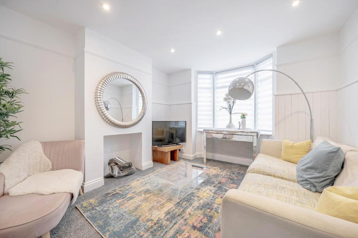 New 3 Bed Victorian Dream House * Staines-upon-Thames